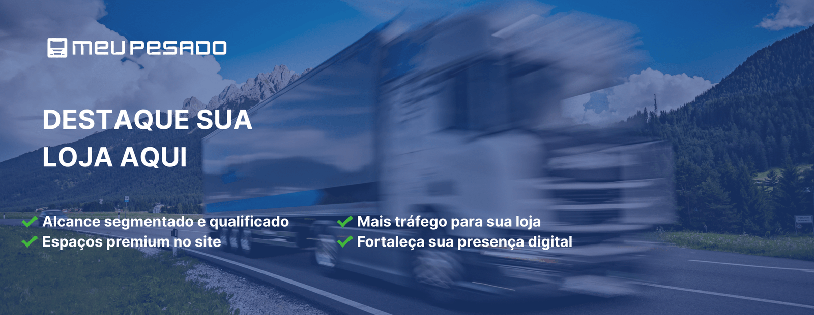 Caminhão em alta velocidade com fundo montanhoso e mensagem promocional "Destaque sua loja aqui".